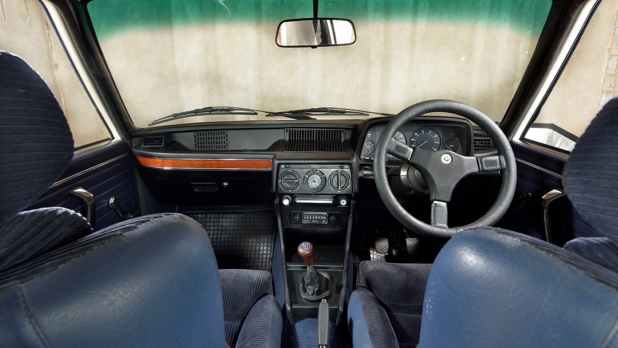 BMW 530 MLE interior