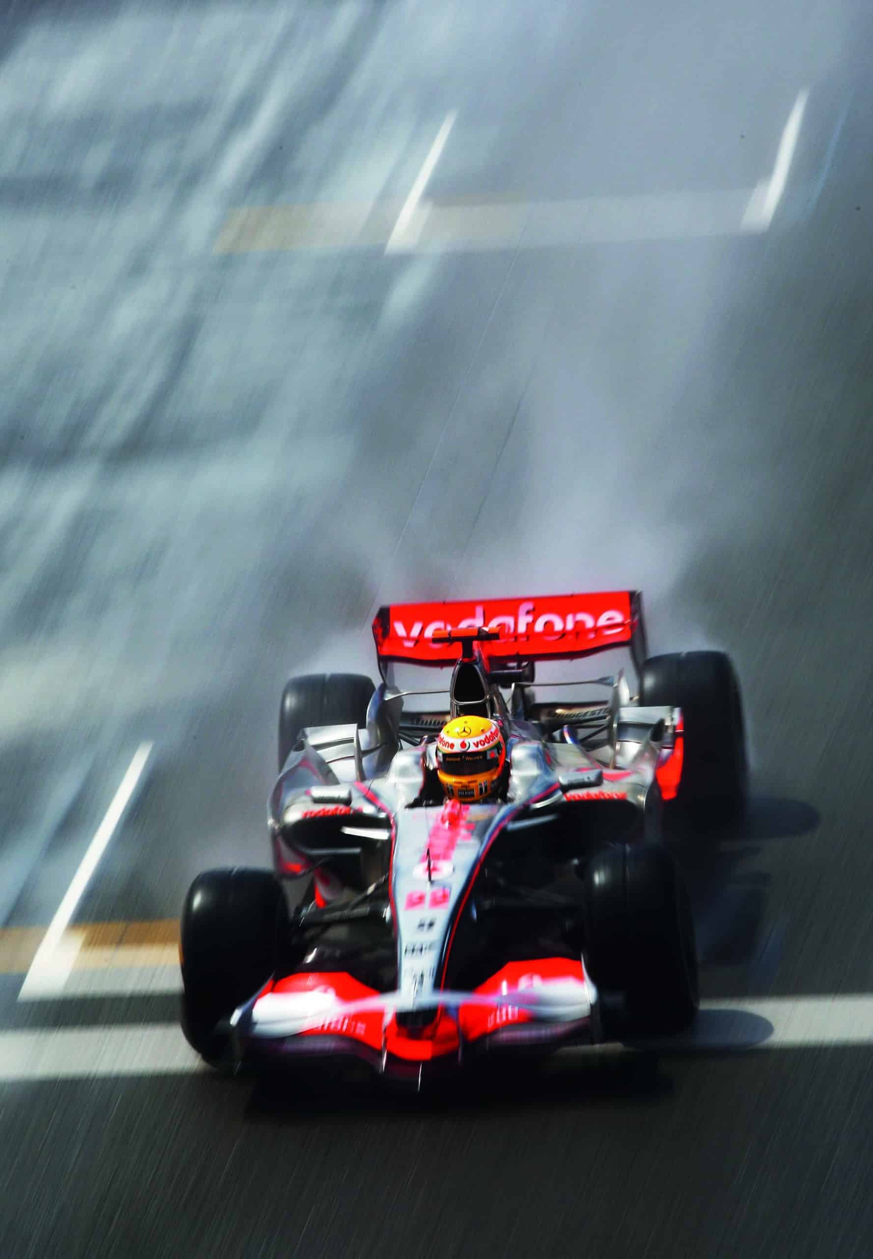 Lewis-Hamilton-crosses-line-to-win-the-2008-British-Grand-Prix