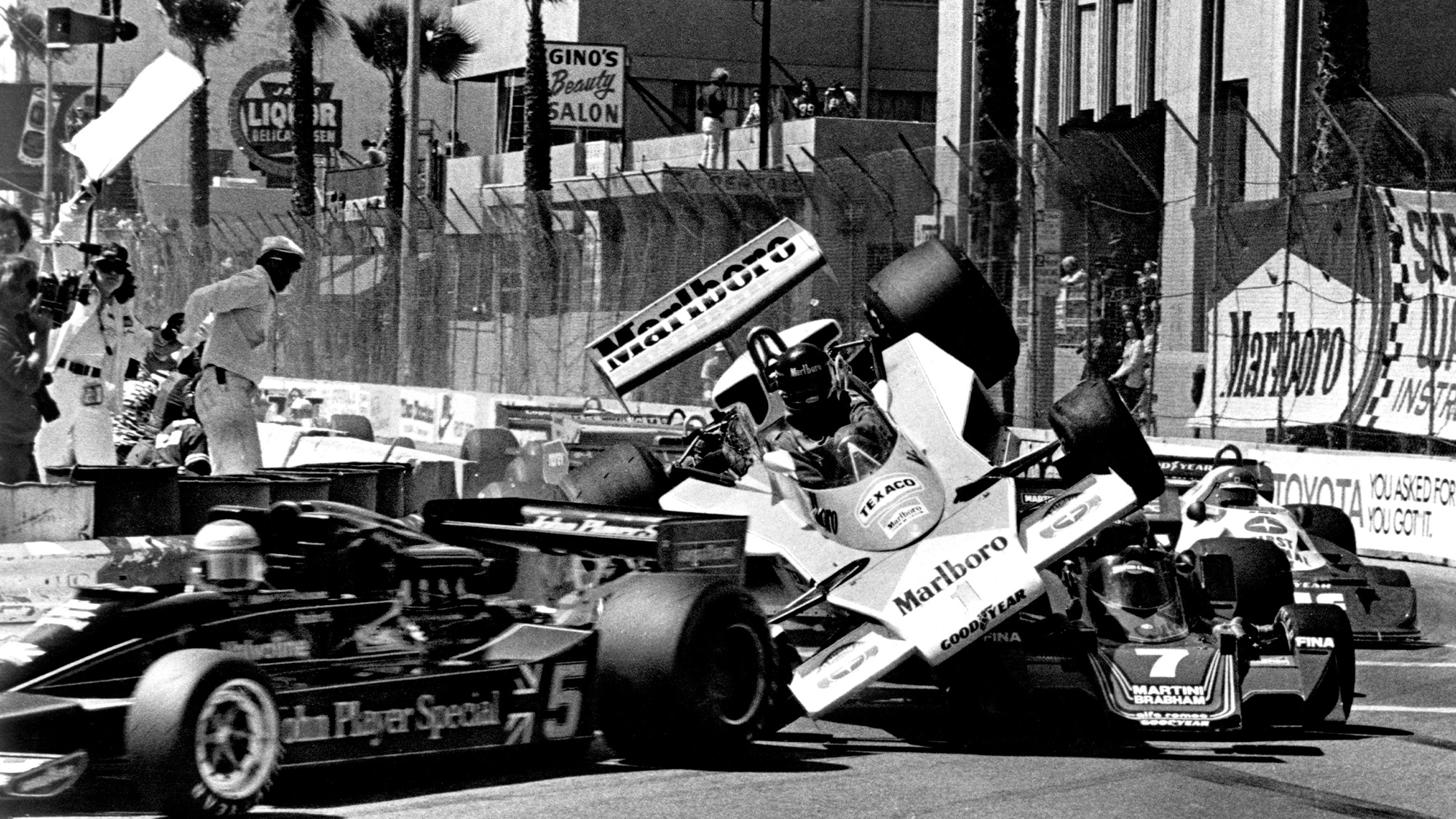 Long-Beach-US-GP-start-crash