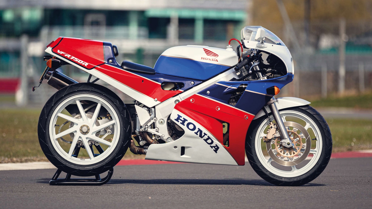 Honda VFR750R motorbike