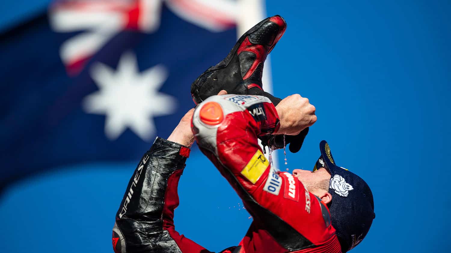 Jack Miller minum sampanye dari sepatunya setelah menang MotoGP di Jepang