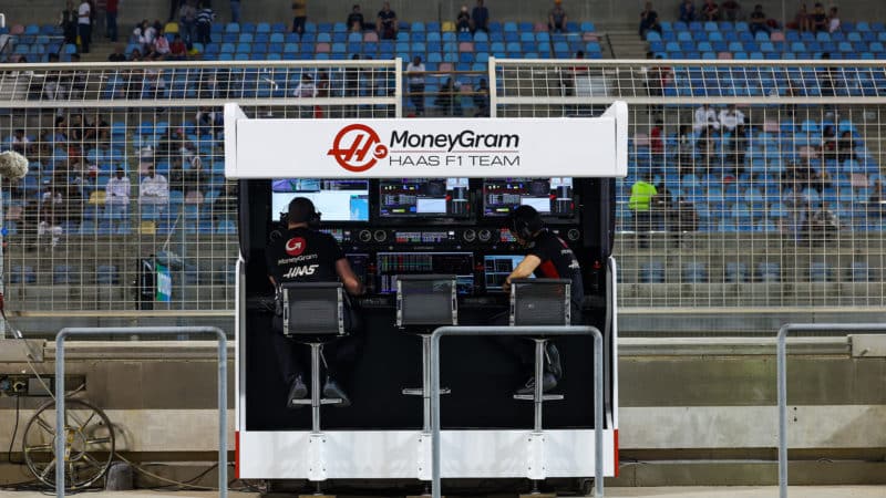 Haas-mini-pitwall-in-2023-F1-testing